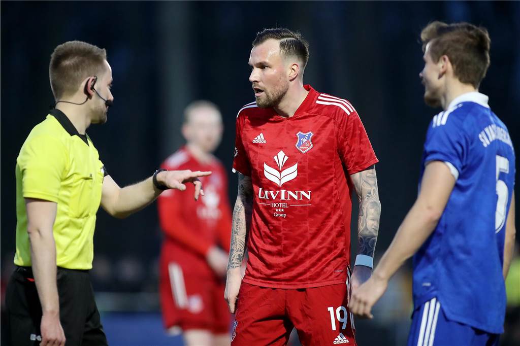 Großkreutz könnte Top-Spieler anlocken: Wacker Obercastrop für Kapitän „nicht oberligareif“ Kevin Großkreutz (M.) läuft ab Sommer nicht mehr gegen, sondern für den SV Wacker Obercastrop auf.
