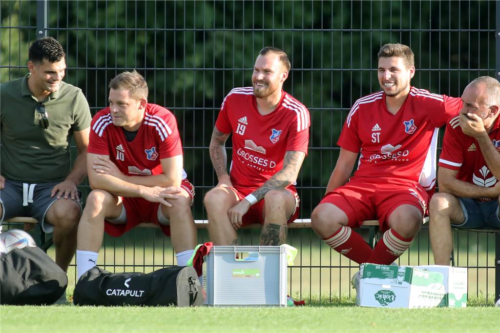 Bei Großkreutz-Rückkehr zum BVB: TuS Bövinghausen schlägt die schwarzgelbe U23 Kevin Großkreutz saß zu Spielbeginn erstmal auf der Bank, kam aber im Laufe des Partie.
