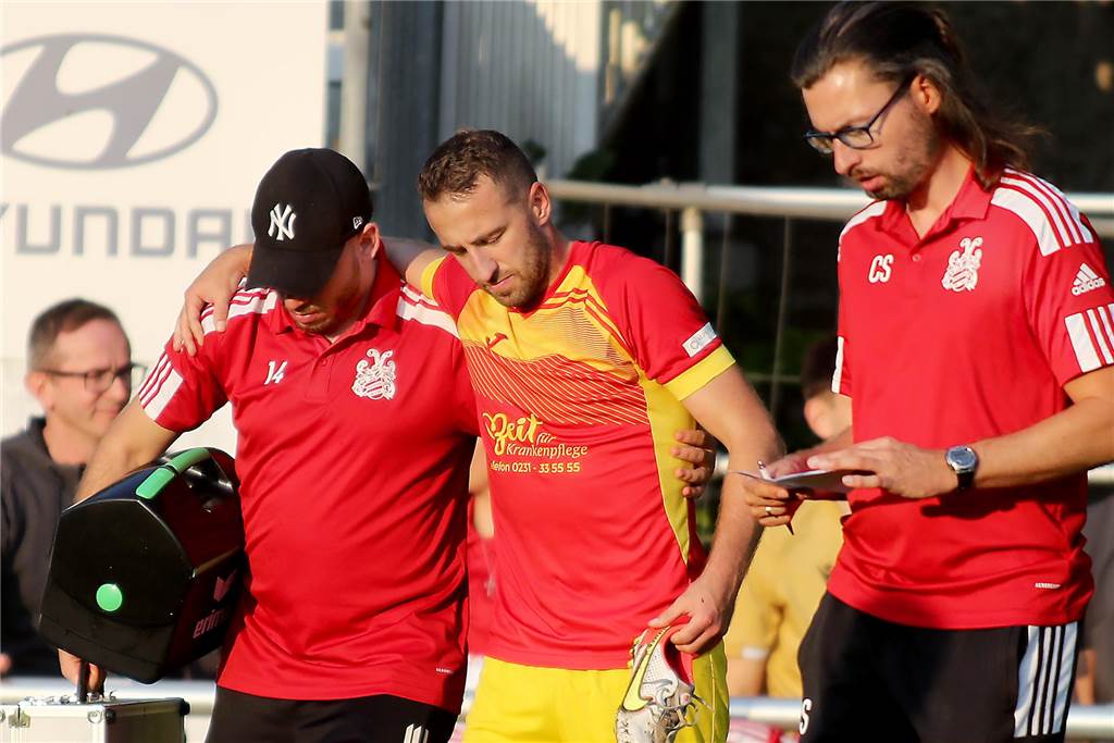 Kevin Guthardt (M.) sah bei Mengede 08/20 die Gelb-Rote Karte.