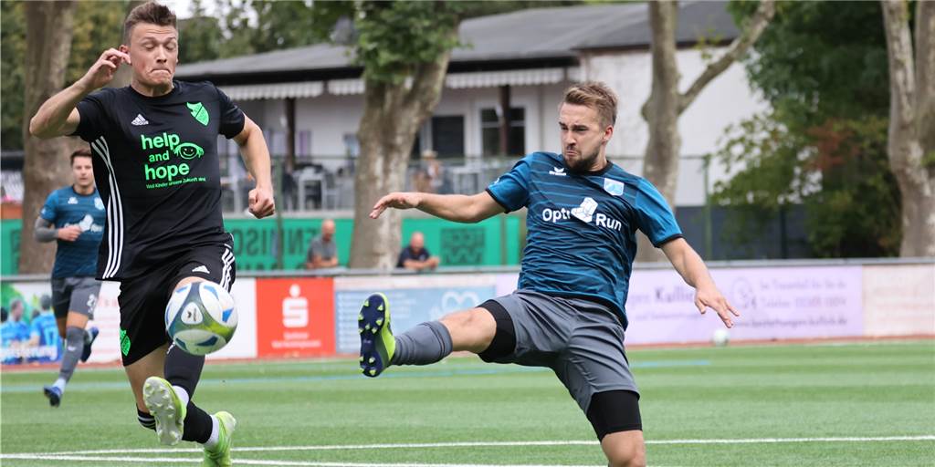 Sechs Tore fallen zwischen Wacker Obercastrop und BSV Schüren - das letzte mega-spät Kevin Holz (r) schoss zwei Tore für den SV Wacker Obercastrop gegen den BSV Schüren.
