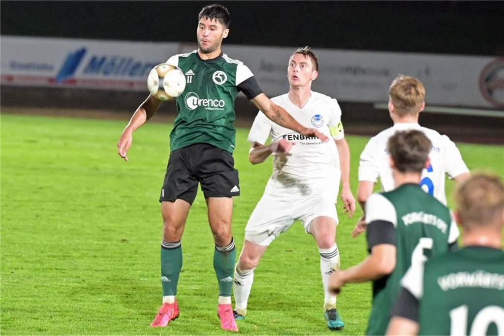 Kevin Husha (l.) verletzte sich im Pokalspiel gegen den SuS Stadtlohn.
