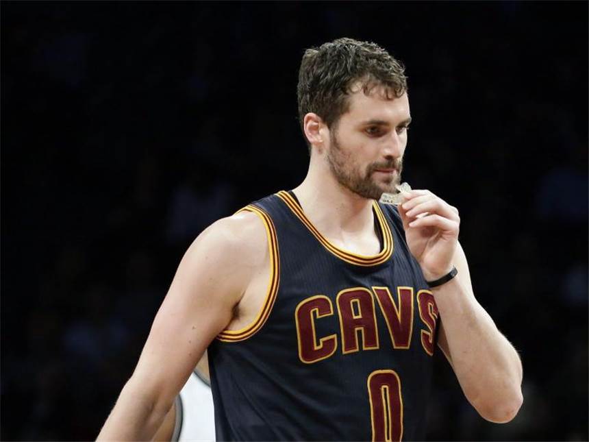 Love fehlt Cavaliers in NBA-Playoffs - Memphis weiter Kevin Love muss an der Schulter operiert werden und fällt für die Cleveland Cavaliers aus. Foto: Jason Szenes