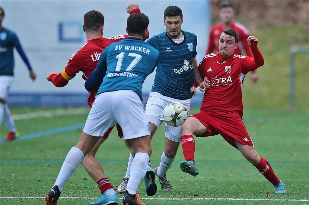 Lüner SV gibt einen Spieler im Sommer ab, ein anderer verlängert Kevin Mattes (r.) wird den Lüner SV im Sommer verlassen.