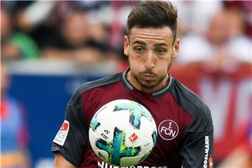 Kevin Möhwald von Nürnberg am Ball. Foto: Armin Weigel/Archiv
