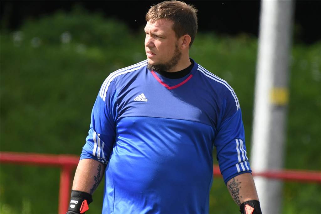 Derby gegen den Sportplatznachbarn: SG Arminia/Victoria kann Habinghorst/Dingen lange ärgern Kevin Sykora konnte nach einem Schlag auf die Rippen nicht weitermachen.