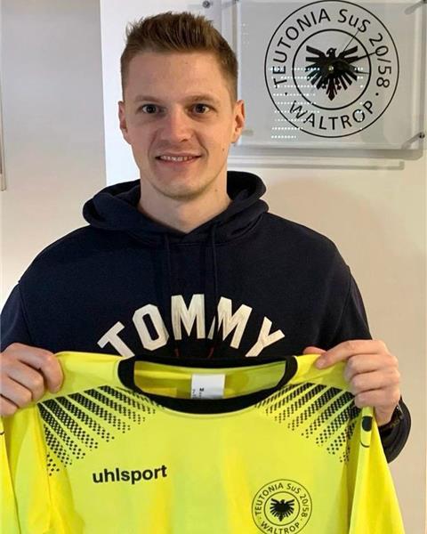 Kevin van Holt trägt künftig das Trikot von Teutonia SuS Waltrop.