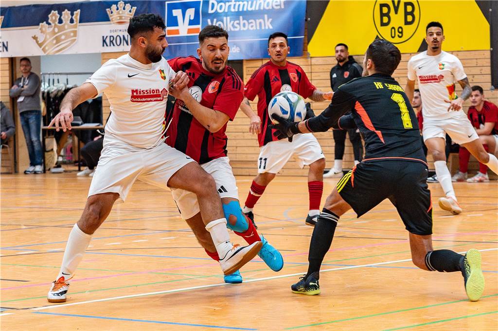 K.F. Sharri scheitert in der Zwischenrunden-Hammergruppe: Top-Torjäger des Turniers ist raus K.F. Sharri verlor gegen den FC Roj mit 2:5.