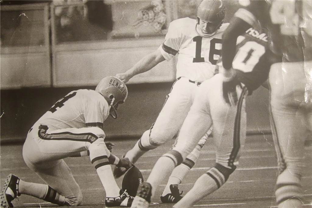 Der erste deutsche NFL-Star: Die Geschichte von Horst Mühlmann Kicken - das war Horst Mühlmanns Aufgabe auf seiner Position.