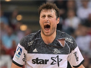 Kiels Domagoj Duvnjak will sich wohl am Knie operieren lassen. Foto: Axel Heimken