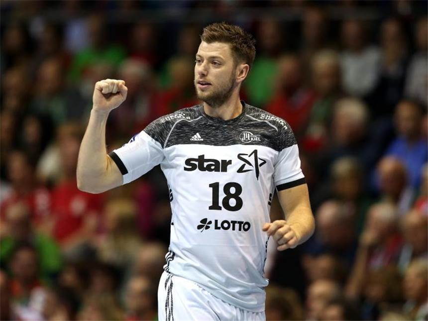 THW Kiel schlägt Magdeburg 28:24 Kiels Niclas Ekberg ballt nach einem Treffer die Faust. Foto: Ronny Hartmann