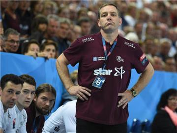 Kiels Trainer Alfred Gislason wirkt derzeit ratlos. Foto: Axel Heimken