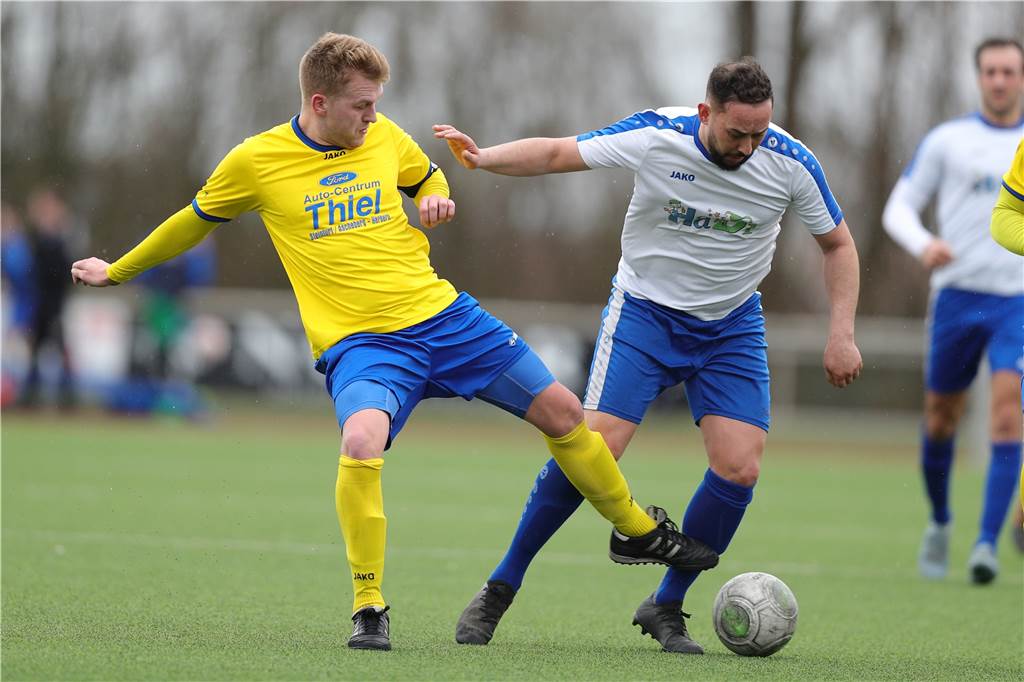 Erstes Training nach monatelanger Pause: „Die Ballkontrolle hat schon gelitten“ Kilian Höring (l.) freut sich über die Rückkehr auf den Fußballplatz.