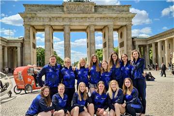 Kim Büchter (vorne, 2.v.r.) war zum DM-Halbfinale mit BW Bochum in Berlin.