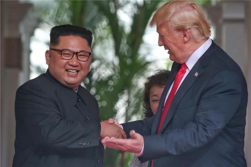 Aus Gegnern werden „Freunde“ Kim Jong Un und Donald Trump: Nach vielen Jahrzehnten erbitterter Feindschaft trafen sich der aktuelle Chef von Nordkoreas kommunistischer Herrscherfamilie und ein amtierender US-Präsident erstmals persönlich. Foto: YNA
