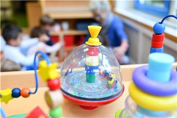 Kinder im ähnlichen Alter sind meist an denselben Sachen interessiert. Für Erzieher ist es in altershomogenen Gruppen leichter, auf die Bedürfnisse einzelner Kinder einzugehen. Foto: Uwe Anspach/dpa-tmn