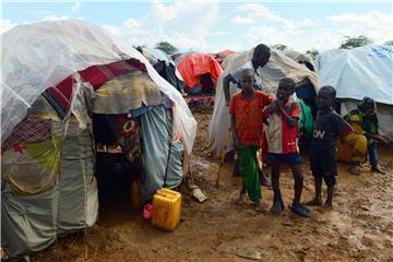 Kinder im Flüchtlingslager Hilac in Somalia. Foto: Maurizio Gambarini/Archiv
