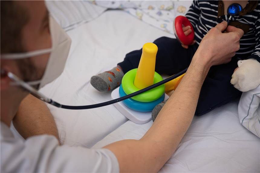 Ungewöhnlich viele RSV-Erkrankungen: Kinderkliniken im ganzen Ruhrgebiet „am Anschlag“ Kinder leiden in diesem Jahr „ungewöhnlich früh und stark“ unter anderem an sogenannten Respiratorischen Synzytial-Virus-Infektionen (RSV), einer Atemwegserkrankung.
