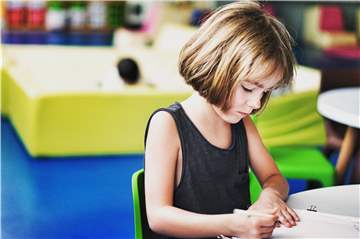 Kinder mit einer Lese-Rechtschreib-Schwäche haben oft Probleme in der Schule.