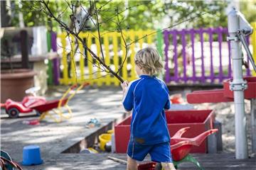 Kinder sollen beim Toben frei sein ihrer Wahl des Spielzeugs. Das ist ein Baustein des Kinderladen-Konzepts. Foto: Frank Rumpenhorst