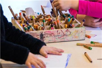 Kinderbetreuung ist steuerlich absetzbar, Freizeitgestaltung wie Ferienlager jedoch nicht. Foto: Jens Büttner/Symbolbild
