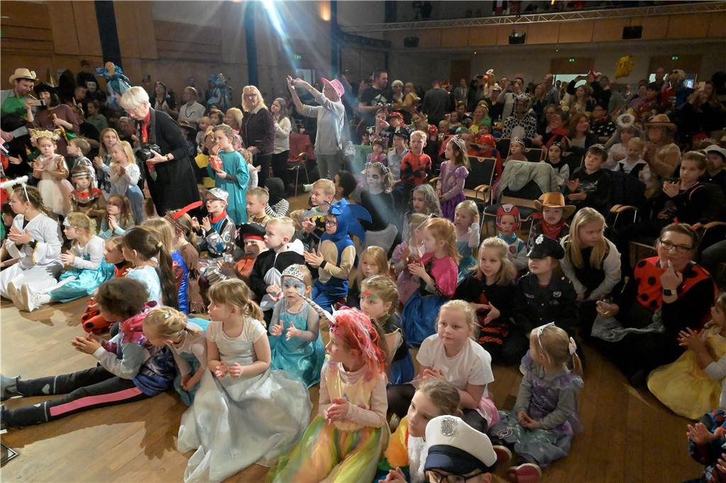 Kinderkarneval im Kolpingsaal in Werne: Hunderte Kinder feierten dort ein buntes Fest.