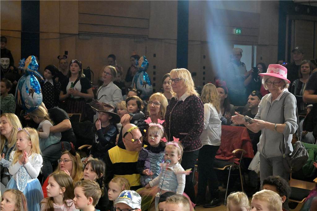 Kinderkarneval im Kolpingsaal in Werne: Hunderte Kinder feierten dort ein buntes Fest.