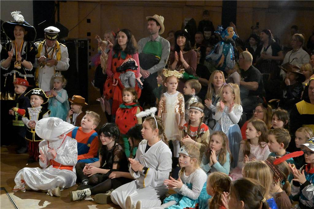 Kinderkarneval im Kolpingsaal in Werne: Hunderte Kinder feierten dort ein buntes Fest.