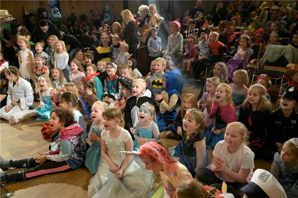 Kinderkarneval im Kolpingsaal in Werne: Hunderte Kinder feierten dort ein buntes Fest.