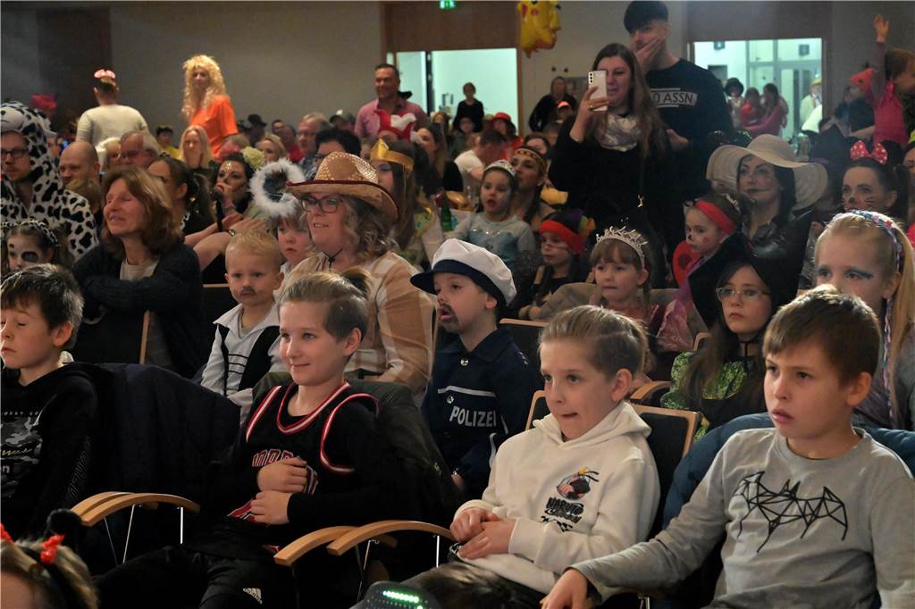 Kinderkarneval im Kolpingsaal in Werne: Hunderte Kinder feierten dort ein buntes Fest.