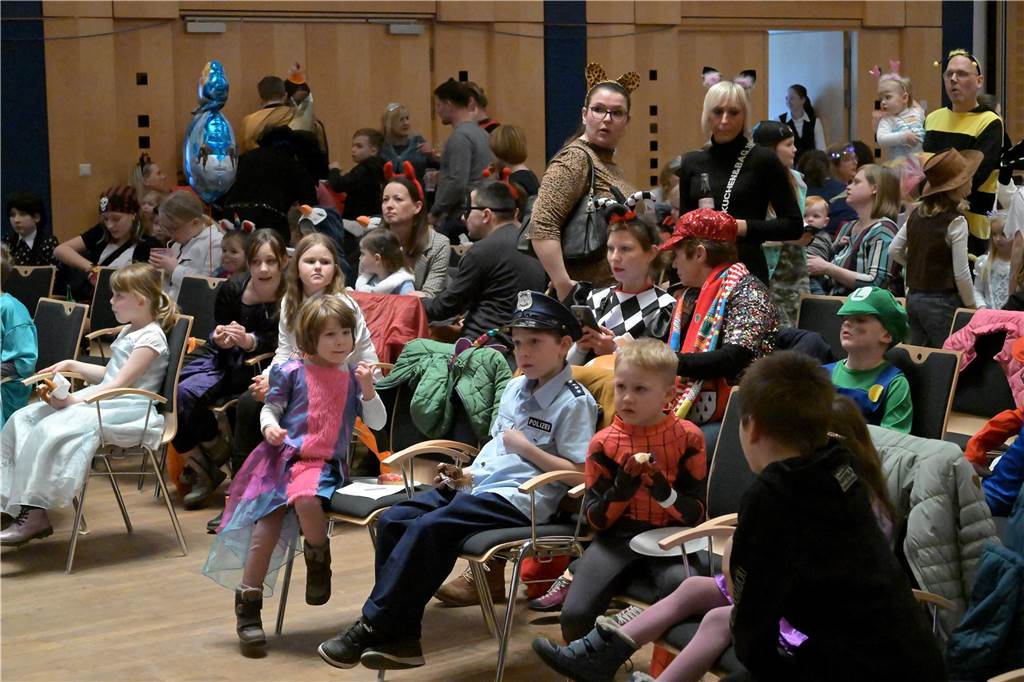 Kinderkarneval im Kolpingsaal in Werne: Hunderte Kinder feierten dort ein buntes Fest.