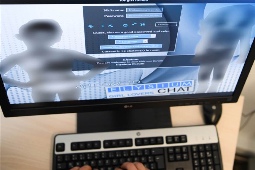 Bundespolizist soll Kinderpornos in Umlauf gebracht haben Kinderpornografie wird besonders über das Internet verbreitet. Am Amtsgericht Menden muss sich nun ein Bundespolizist verantworten, dem die Verbreitung kinderpornografischer Inhalte zur Last gelegt wird (Symbolbild).