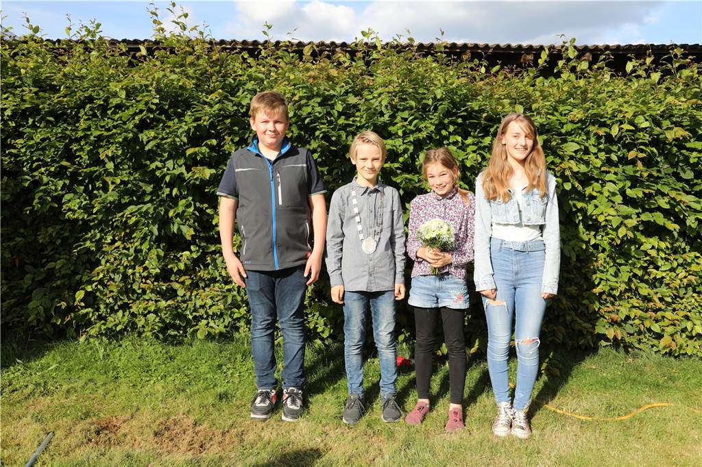 Runkelschützenfest: Neues Königspaar nach drei Jahren Corona-Pause Kinderschützenpaar: Henri Stalberg und Lene Lipke und Adjutant Luis Wiesmann mit seiner Hofdame Elise Stalberg.