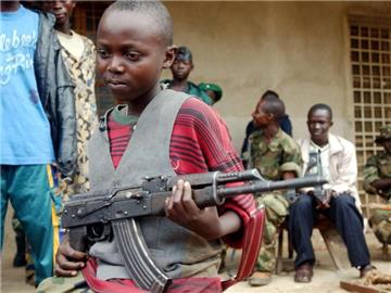 Kindersoldat in der Demokratischen Republik Kongo. Foto: Maurizio Gambarini