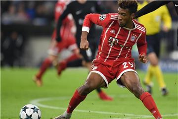 Kingsley Coman (l) zeigte zum Ende des Spiels gegen Paris Saint-Germain muskuläre Probleme. Foto: Sven Hoppe