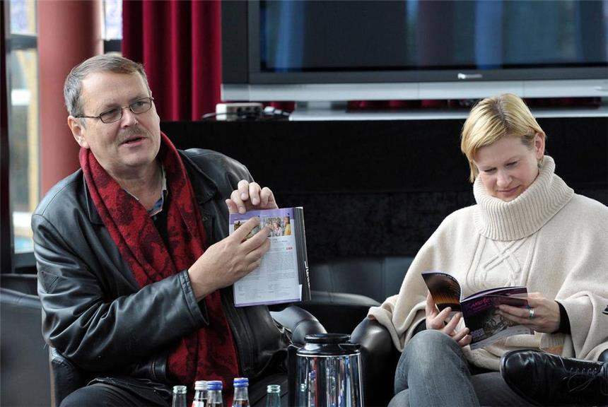 Kulturpreis 2010: Jury wählt Mike Wiedemann Kinofestleiter Mike Wiedemann - hier bei der Programmvorstellung zusammen mit Stellvertreterin Kathrin Bessert - erhält den Lüner Kulturpreis 2010. Foto Goldstein