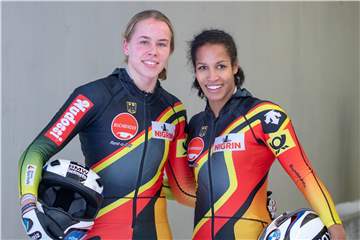 Kira Lipperheide (links) mit Mariama Jamanka beim Weltcup 2019 in Insbruck. Beim letzten Probelauf vor den Olympischen Spielen in St. Moritz im Januar landete das Duo auf Platz zwei. Dennoch blieb Kira Lipperheide in China nur der Platz auf der Ersatzbank.
