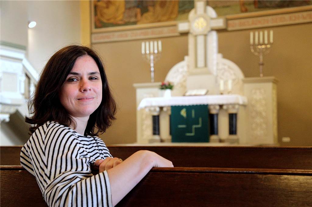 Neue Pfarrerin im Probedienst: „Kirche hat etwas zu sagen“ "Kirche sollte mutig sein", findet Sabrina Zaffke.