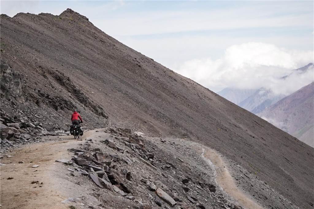 Kirgistan - nach zwei Tagen Klettern, wartet die Abfahrt des Kegety Passes auf uns.