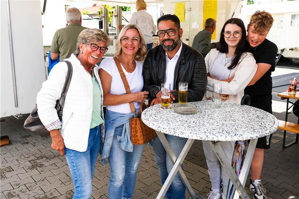Kirmes am Schützenfestsamstag - das ist traditionell Anlass für geselliges Miteinander in Oeding.