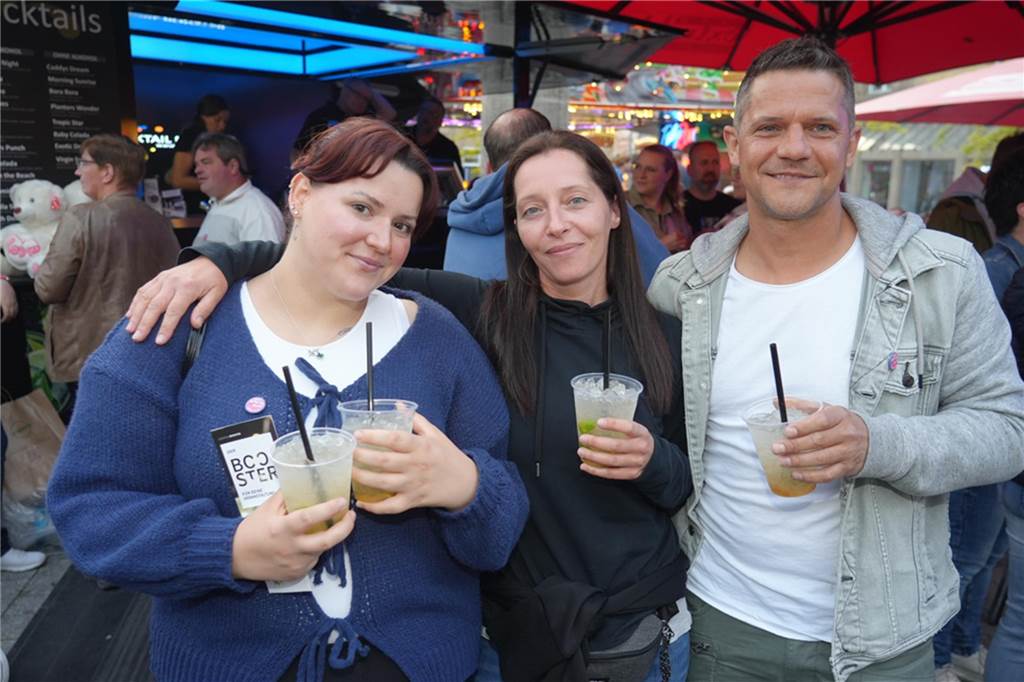 Kirmes-Samstag in der Castroper Altstadt: Es gab 80er-Partys und ein Höhen-Feuerwerk bei der 541. Castroper Frühjahrskirmes.