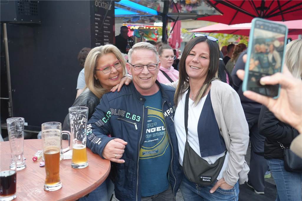 Kirmes-Samstag in der Castroper Altstadt: Es gab 80er-Partys und ein Höhen-Feuerwerk bei der 541. Castroper Frühjahrskirmes.
