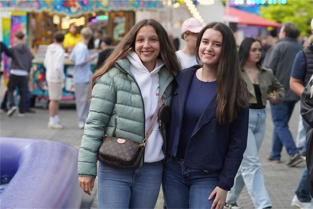 Kirmes-Samstag in der Castroper Altstadt: Es gab 80er-Partys und ein Höhen-Feuerwerk bei der 541. Castroper Frühjahrskirmes.