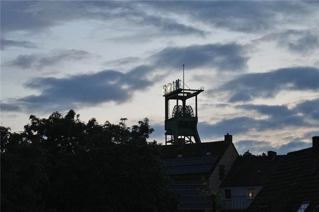 Kirmes-Samstag in der Castroper Altstadt: Es gab 80er-Partys und ein Höhen-Feuerwerk bei der 541. Castroper Frühjahrskirmes.