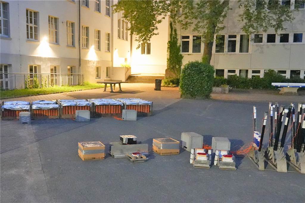 Kirmes-Samstag in der Castroper Altstadt: Es gab 80er-Partys und ein Höhen-Feuerwerk bei der 541. Castroper Frühjahrskirmes.