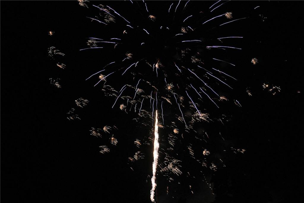 Kirmes-Samstag in der Castroper Altstadt: Es gab 80er-Partys und ein Höhen-Feuerwerk bei der 541. Castroper Frühjahrskirmes.