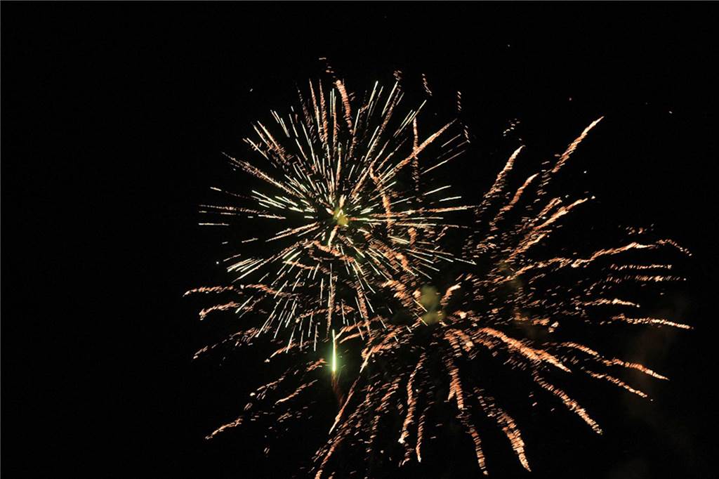 Kirmes-Samstag in der Castroper Altstadt: Es gab 80er-Partys und ein Höhen-Feuerwerk bei der 541. Castroper Frühjahrskirmes.