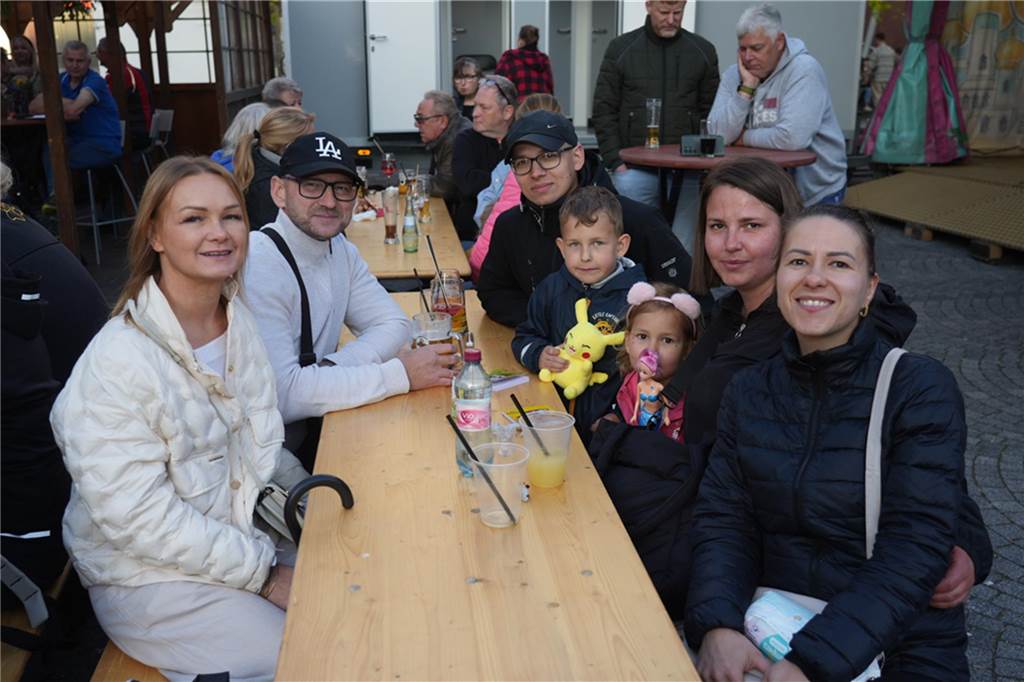 Kirmes-Samstag in der Castroper Altstadt: Es gab 80er-Partys und ein Höhen-Feuerwerk bei der 541. Castroper Frühjahrskirmes.