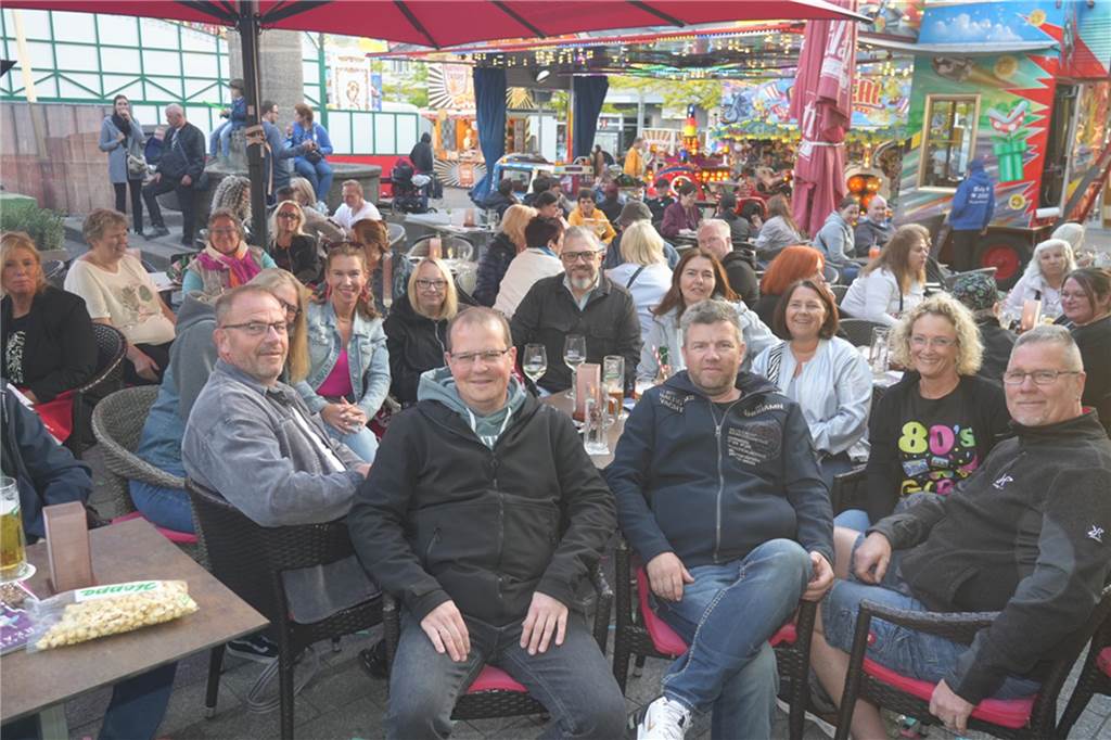 Kirmes-Samstag in der Castroper Altstadt: Es gab 80er-Partys und ein Höhen-Feuerwerk bei der 541. Castroper Frühjahrskirmes.