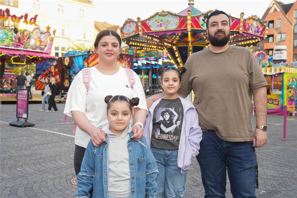 Kirmes-Samstag in der Castroper Altstadt: Es gab 80er-Partys und ein Höhen-Feuerwerk bei der 541. Castroper Frühjahrskirmes.