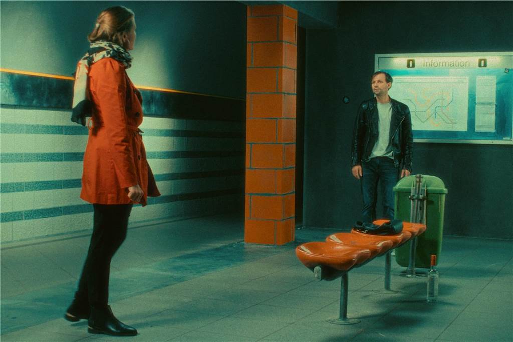 Science-Fiction ohne Schnickschnack: „Die erste Bahn“ feiert Premiere Kirsten Annika Lange und Orestes Fiedler spielen Helen und Kai Trollmann.